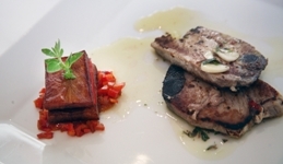 Grilled tuna with giovanna sauce - Recettes - Gastronomie - Îles Baléares - Produits agroalimentaires, appellations d'origine et gastronomie des Îles Baléares